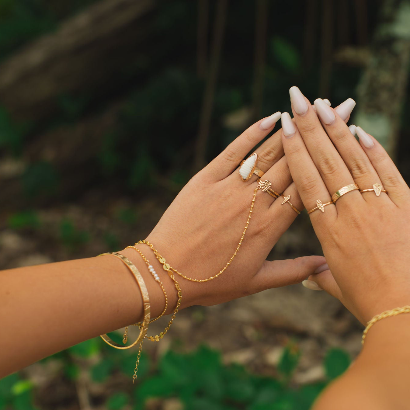 タンフール UNKNOWN. BANGLE Diver Shell Bangle: Made to Order – Shop Keiko