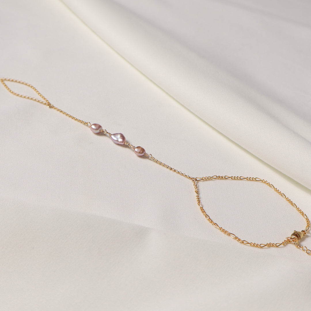 Edison Keshi Hand Chain