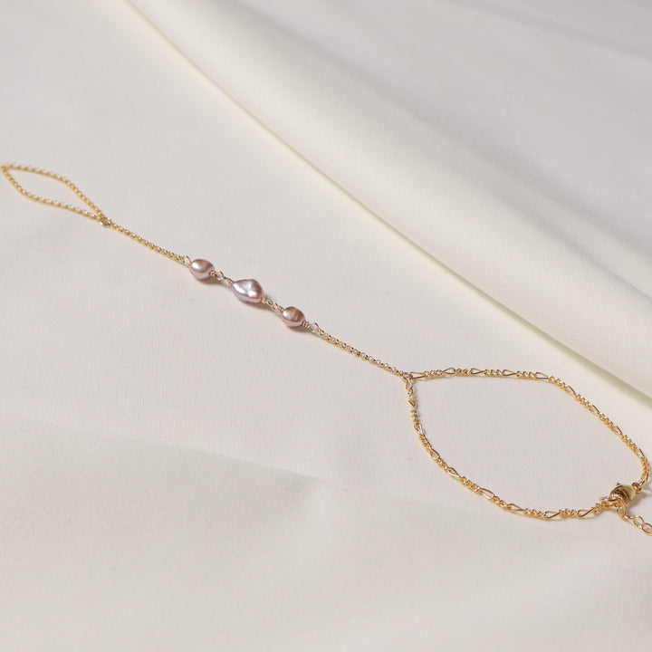 Edison Keshi Hand Chain