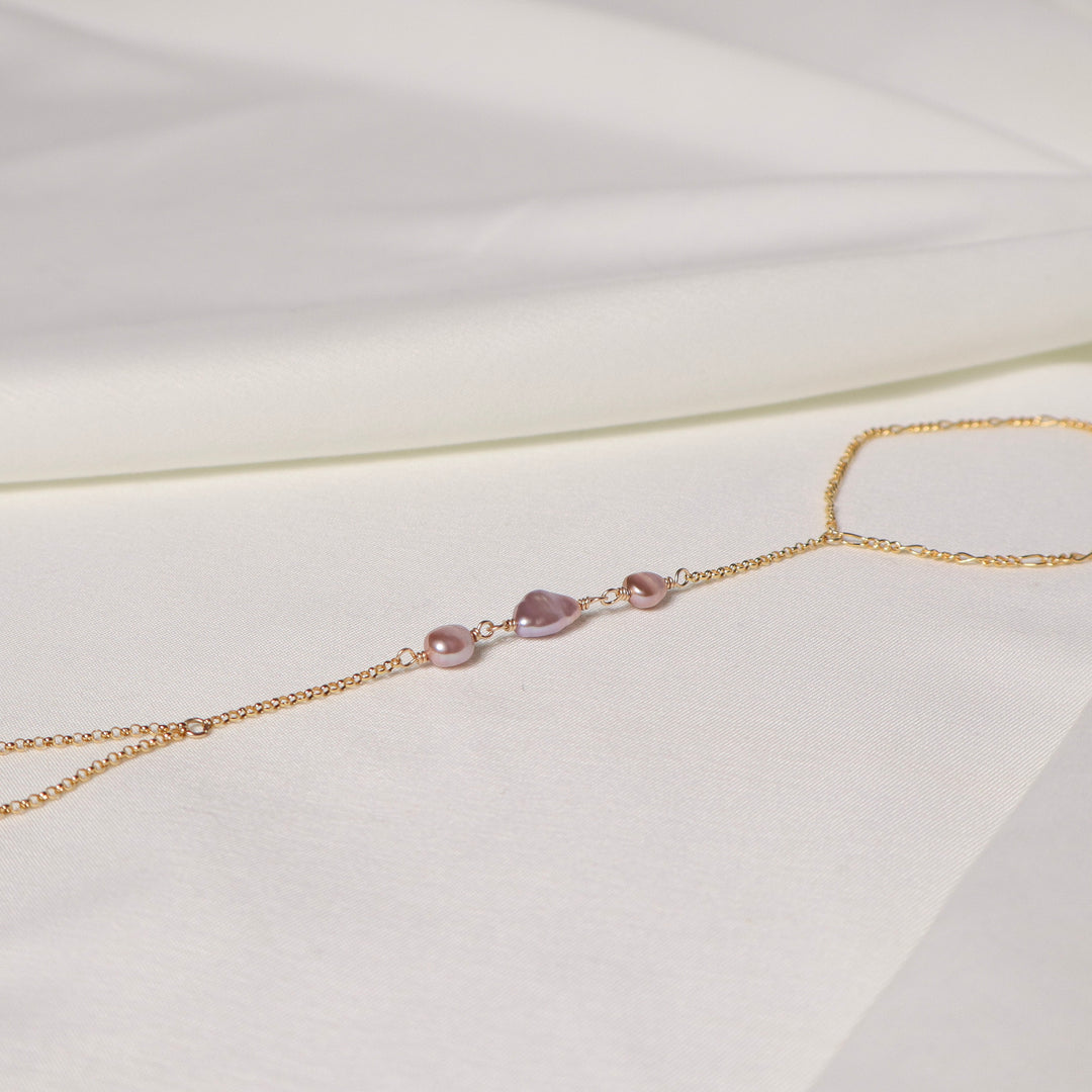 Edison Keshi Hand Chain