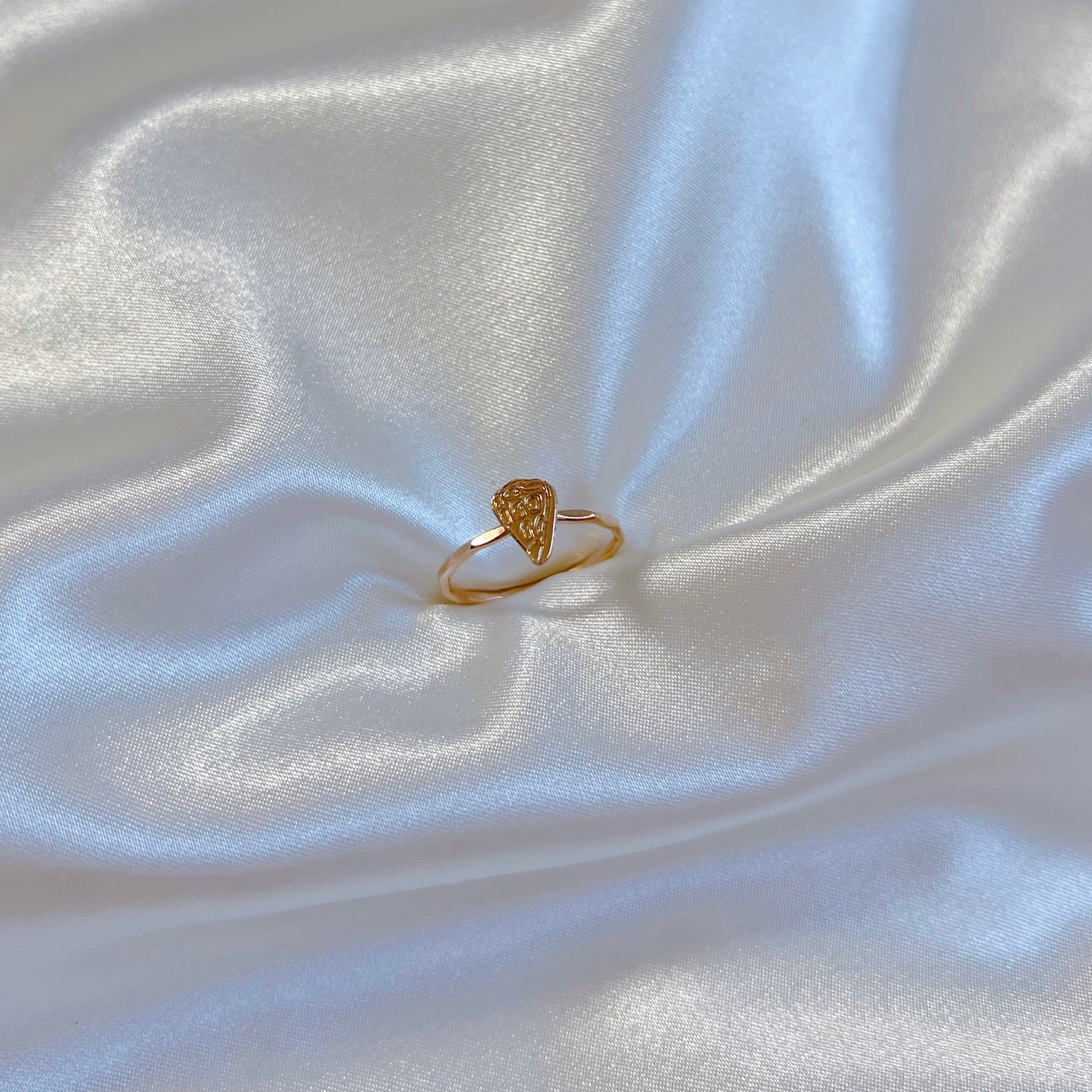 Hebrew Cutout Shell Ring – Shop Keiko