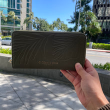 Load image into Gallery viewer, Luxe Wallet - Oceans End
